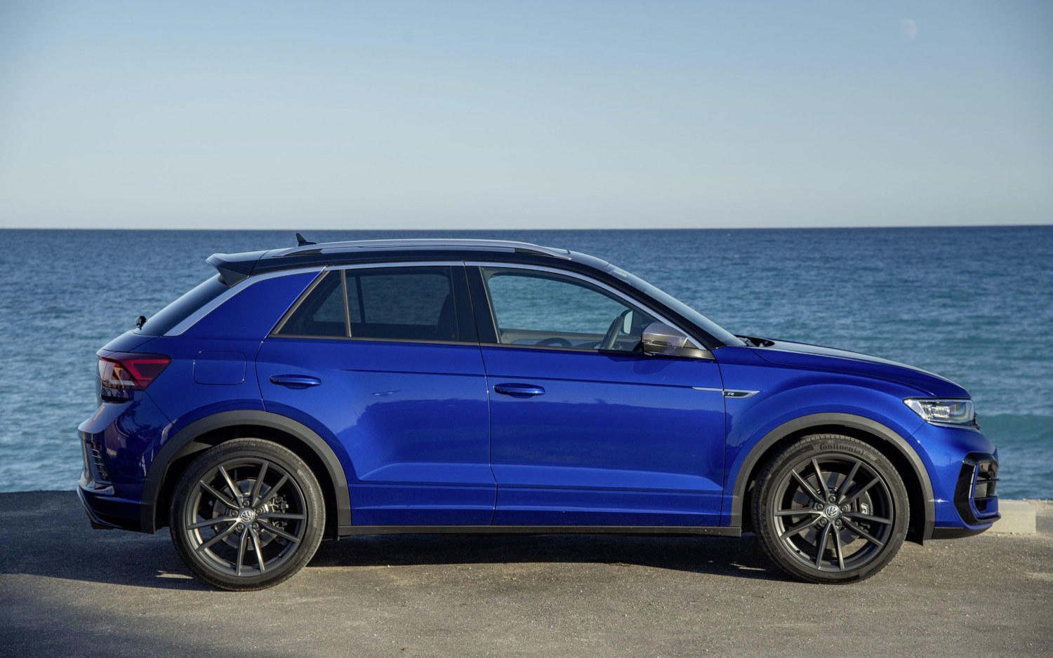 Comparison Skoda Kamiq 2020 vs Volkswagen TRoc R 2019 SUV Drive